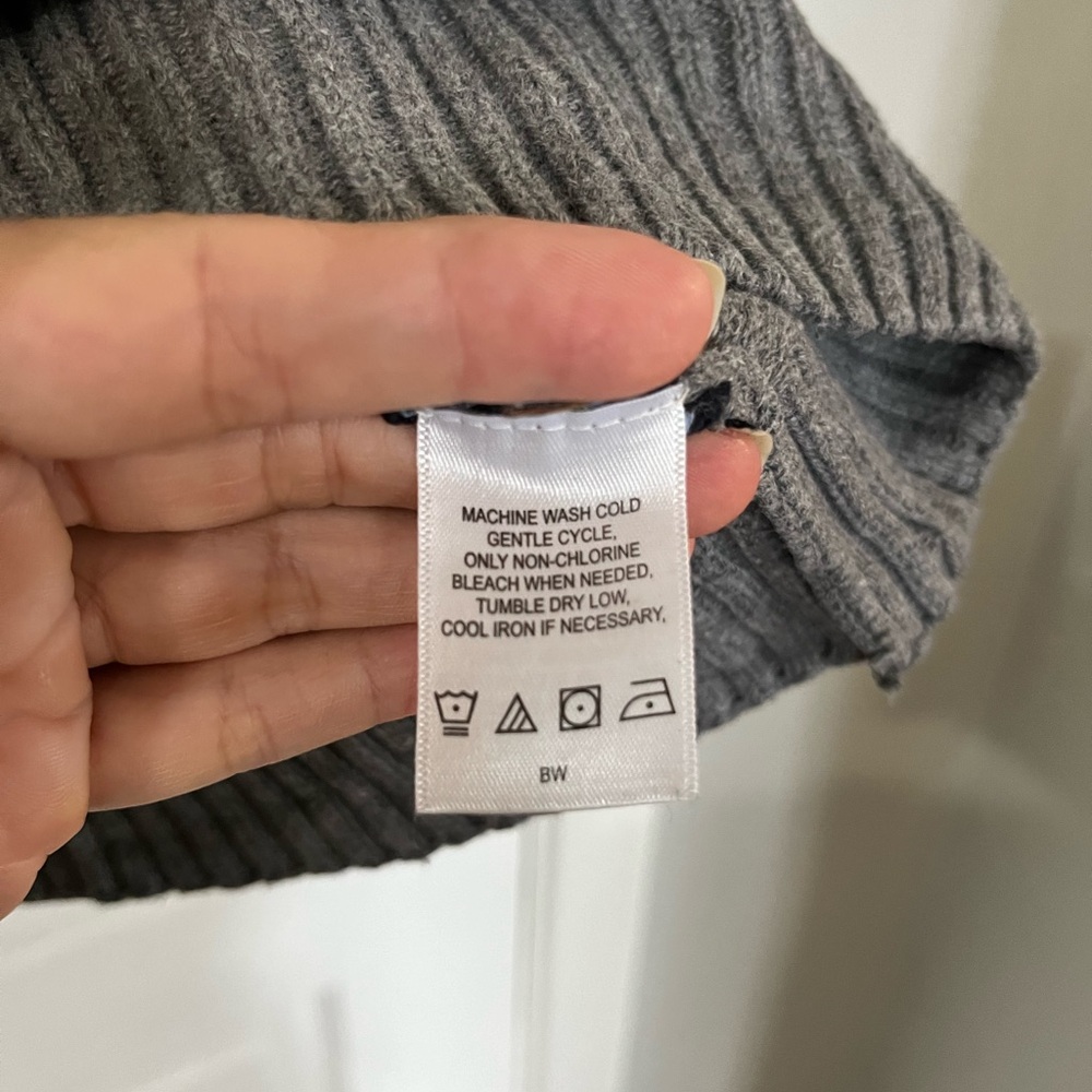 Men’s Sweater - Picture 2 of 4